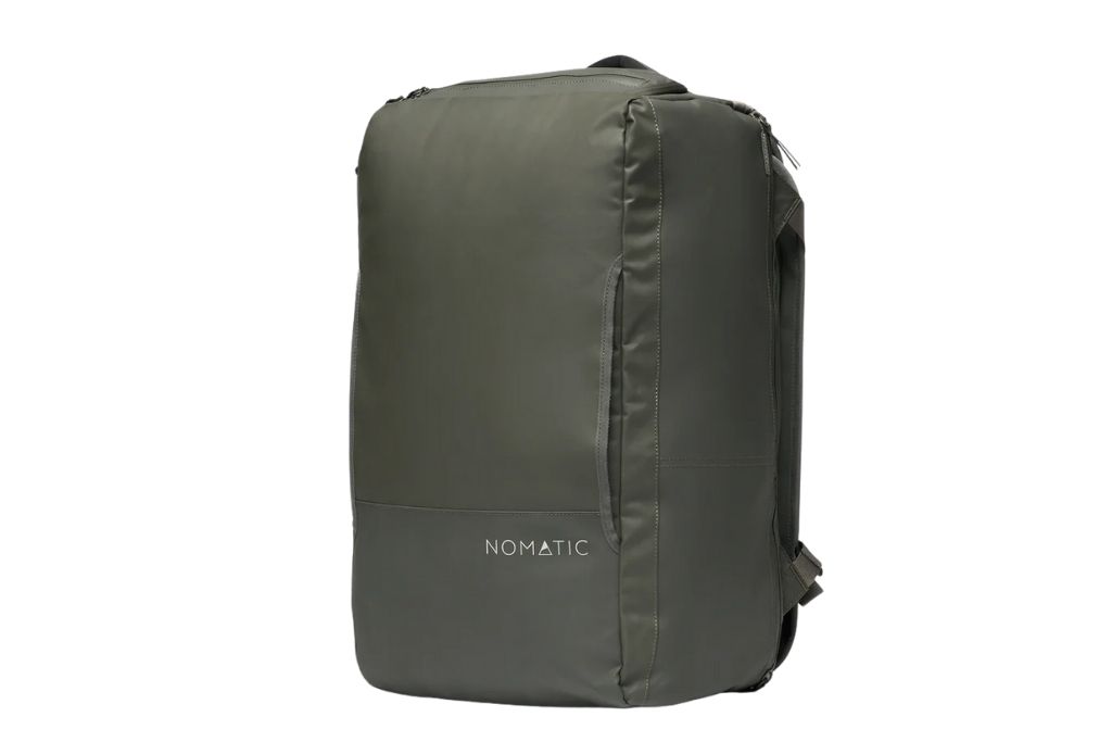 nomatic travel bag in olive 