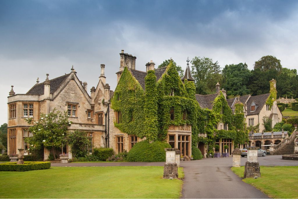 castle combs mansion exterior with vines