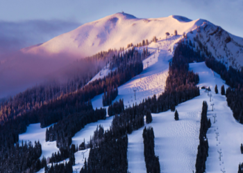 aspen mountain winter skiing destination