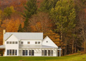 leaf peeping airbnb surrounded by fall foliage