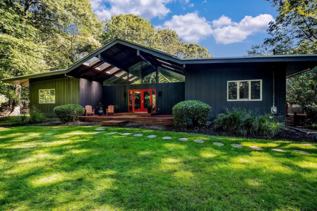 mid-century modern airbnb, east hampton, new york