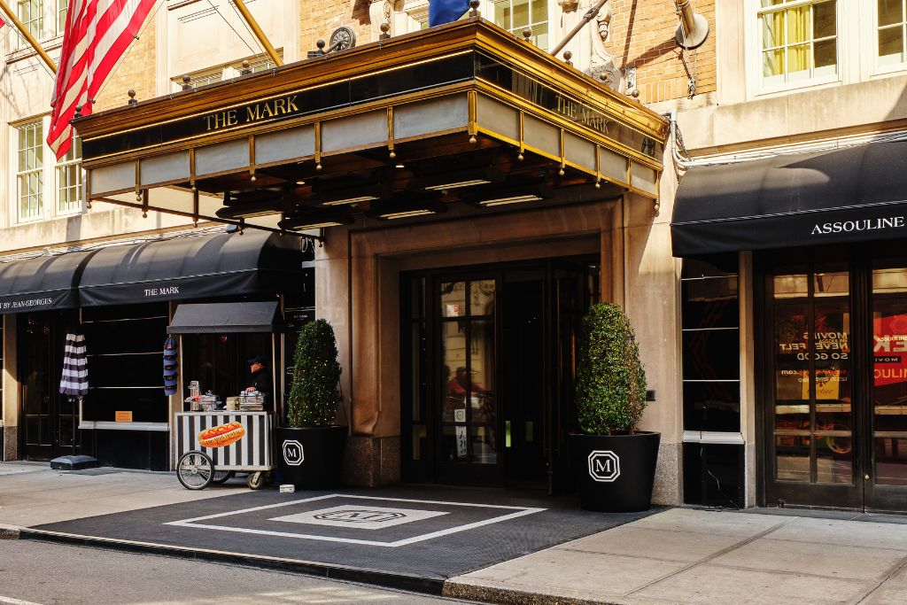 front entrance to the mark hotel