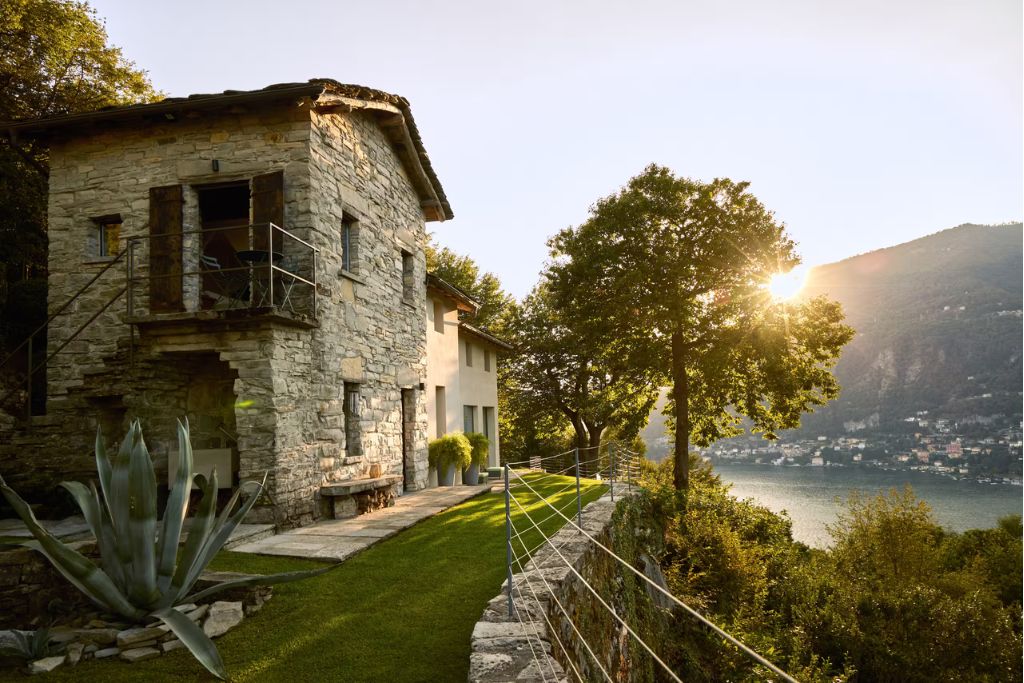 Villa Torno overlooking the lake