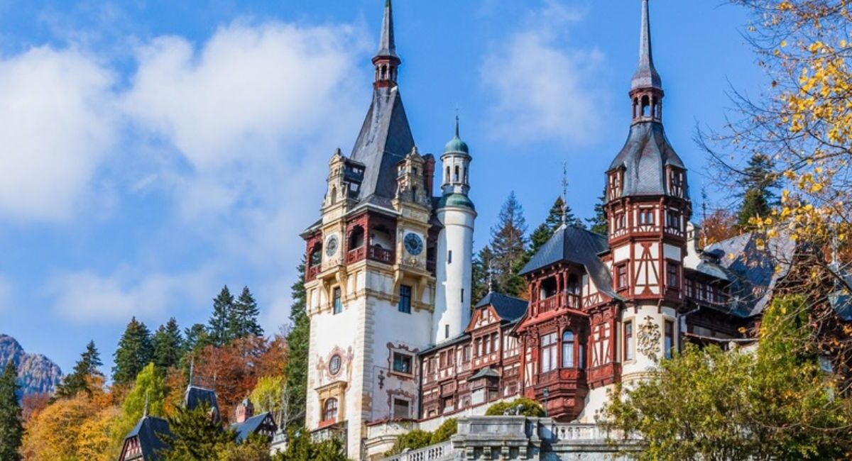 Peles Castle overlooking the mountains