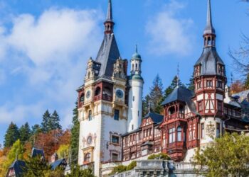 Peles Castle overlooking the mountains