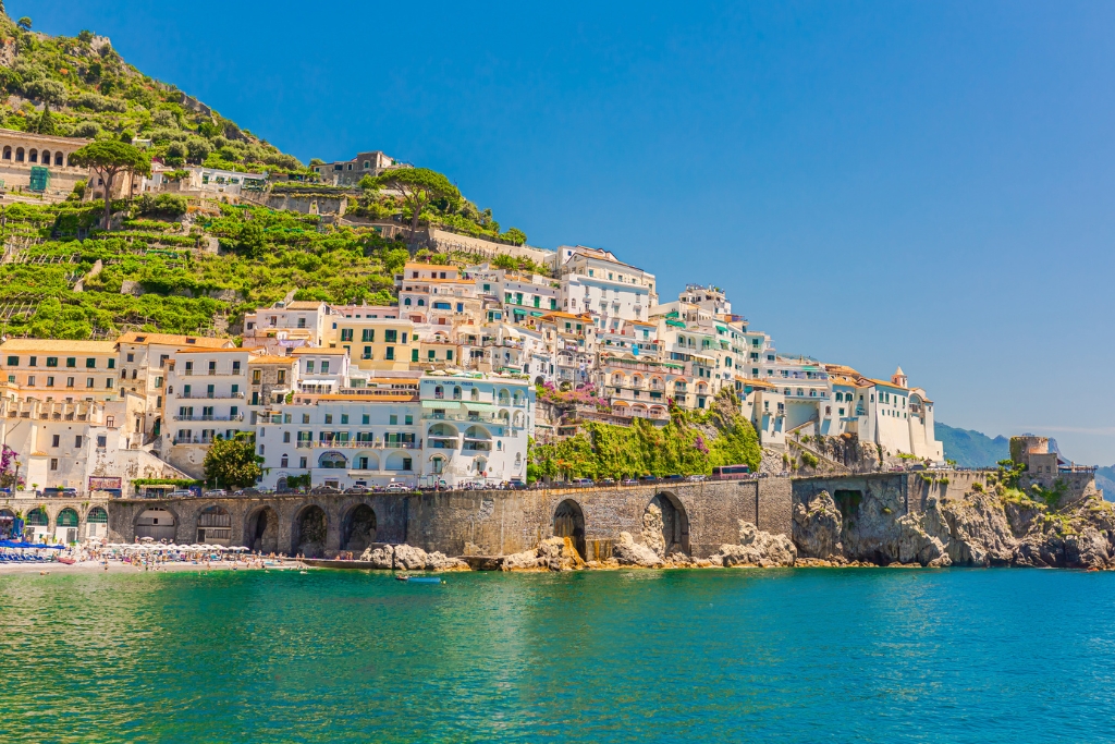 retire in the city of the amalfi coast in italy