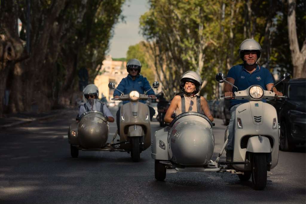 Vespa tour in side cars by Anantara Palazzo Naiadi Rome