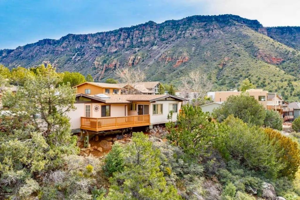 Airbnb panoramic views on Sedona Red Rocks