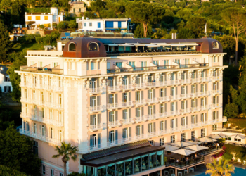 overview shot of Grand Hotel Bristol surrounded by trees