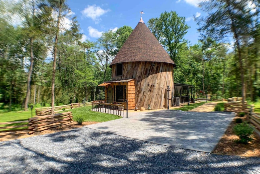 circular shaped wooden cabin in virginia with blurry greenery surroundings