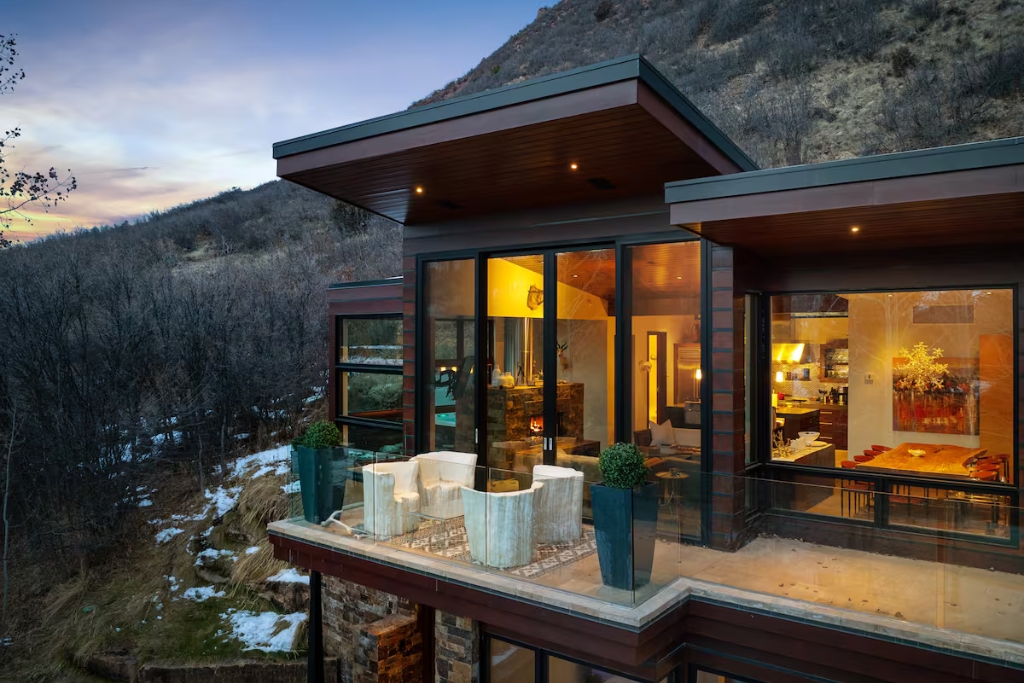 ski cabin in aspen colorado with a balcony and glass windows looking out on the mountains