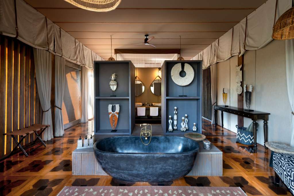 indoor bathtub at atzaró okavango