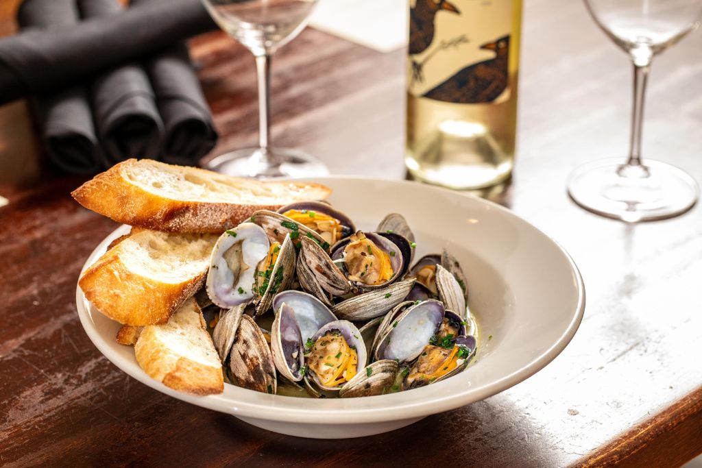 the dining scene in anchorage