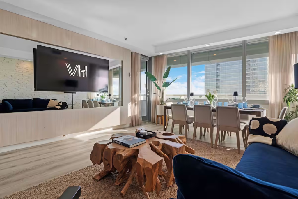 penthouse with walk-out balcony in miami