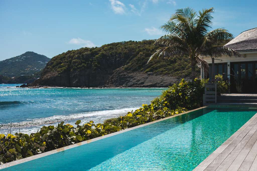 spa pool overlooking the sea at hotel manapany st barth