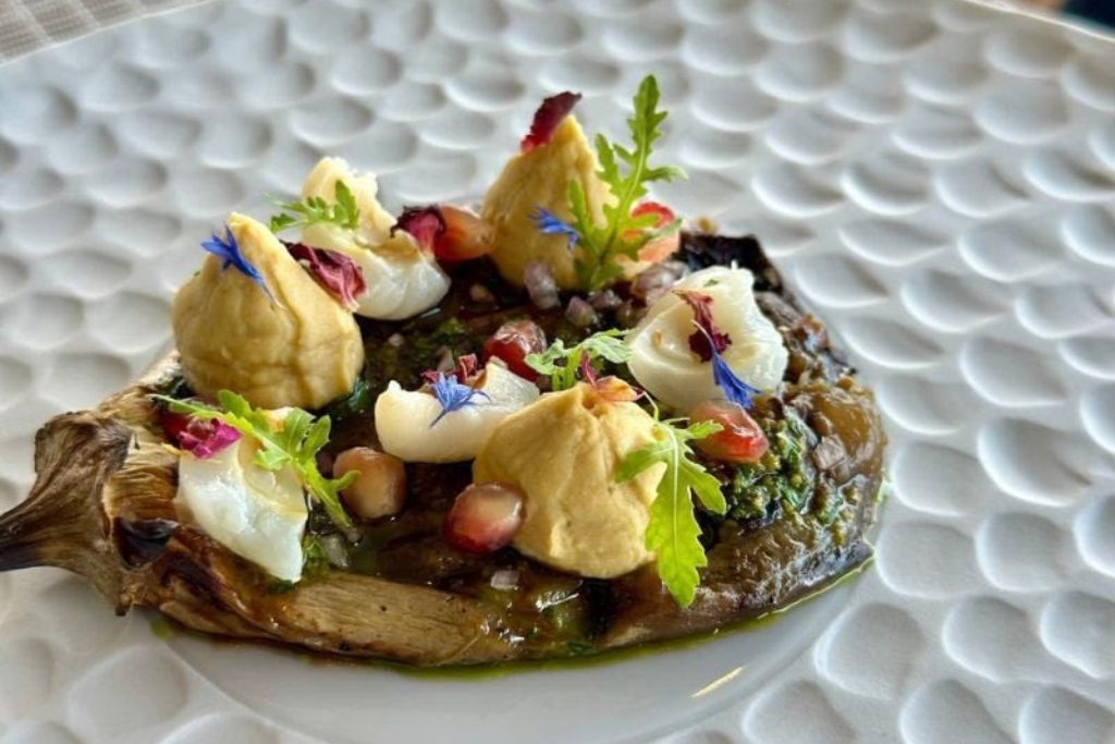 atlas ocean voyages dining 