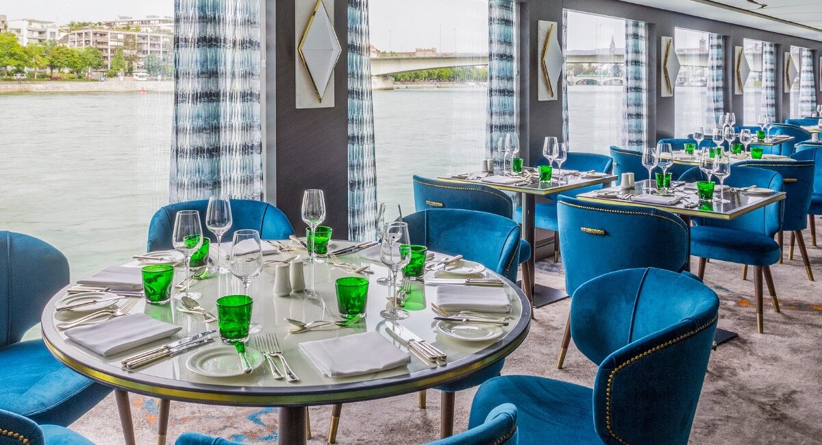 cruise dining room riverside