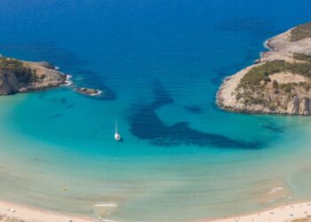 Costa Navarino beach island
