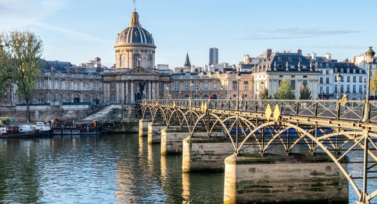 pont des art bridge paris france