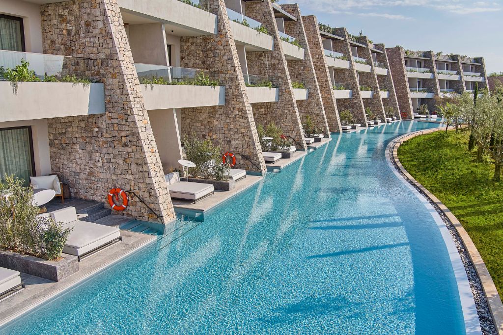 swim up suites at w costa navarino 