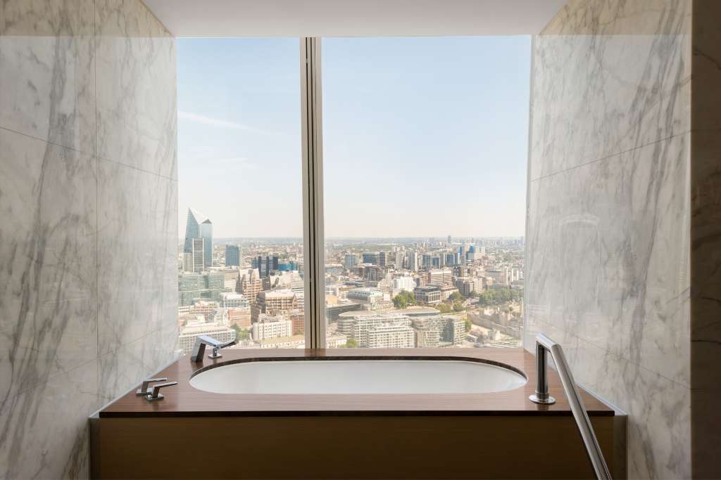 tub overlooking the city at shangri-la the shard london