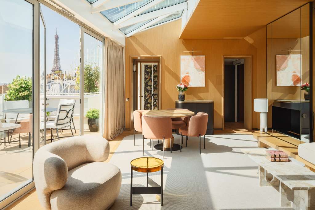 suite overlooking the eiffel tower at hôtel de sers paris