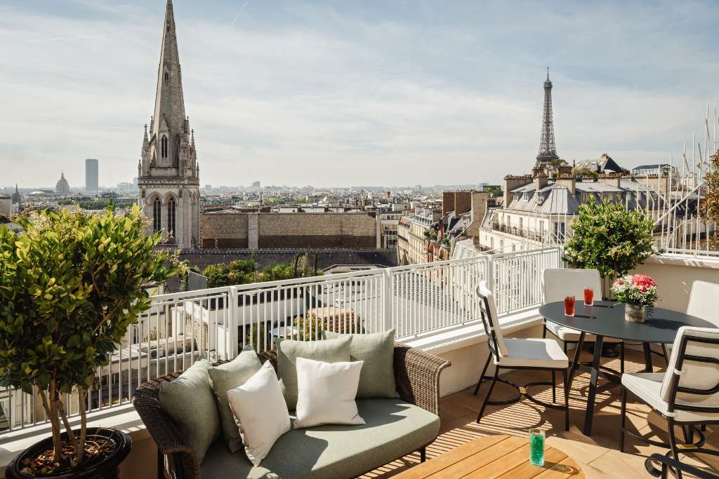 terrace with eiffel tower view at hotel de seas