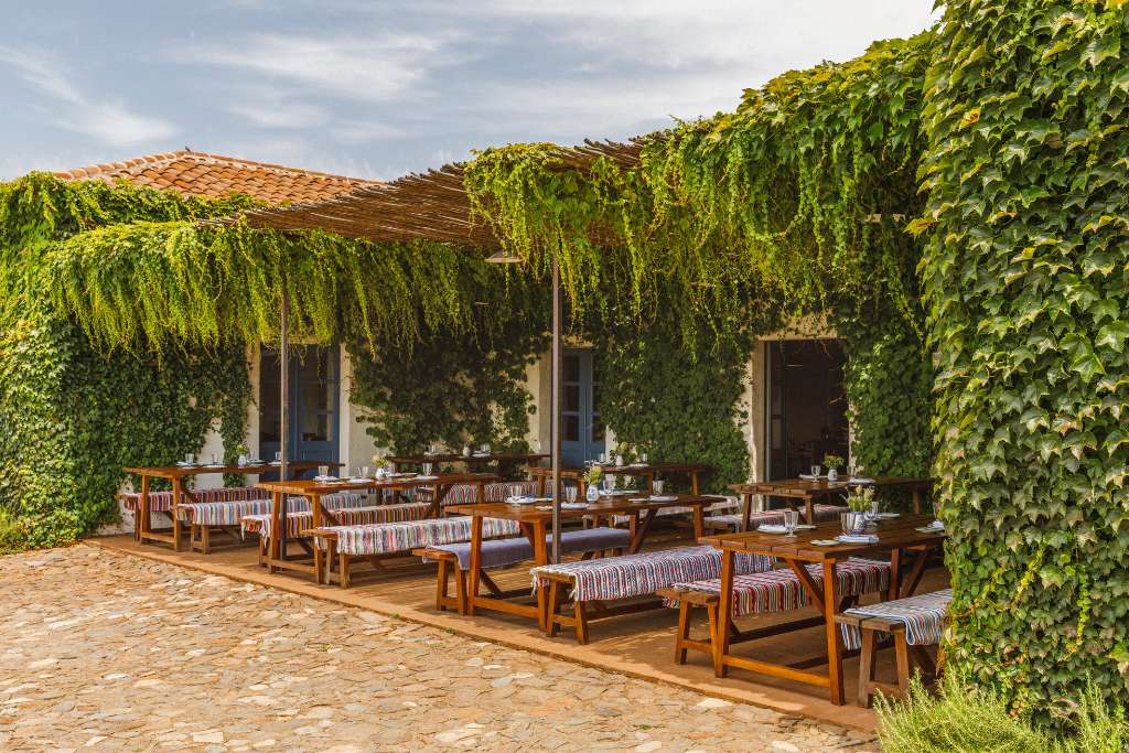 dining alfresco at são lourenço do barrocal