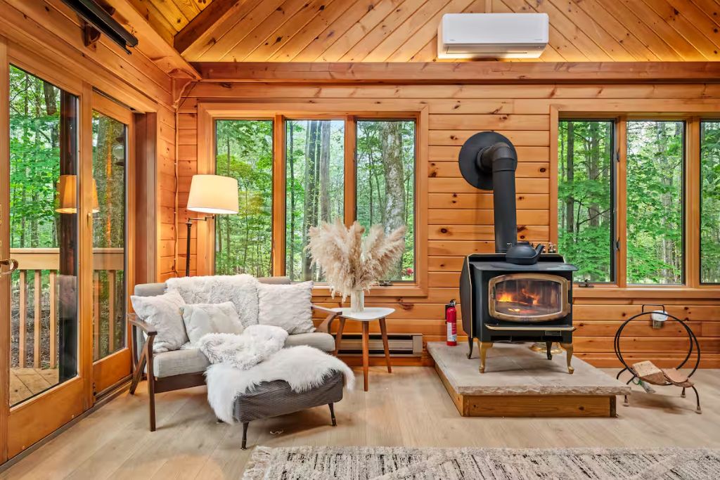 private lakefront airbnb poconos pennsylvania