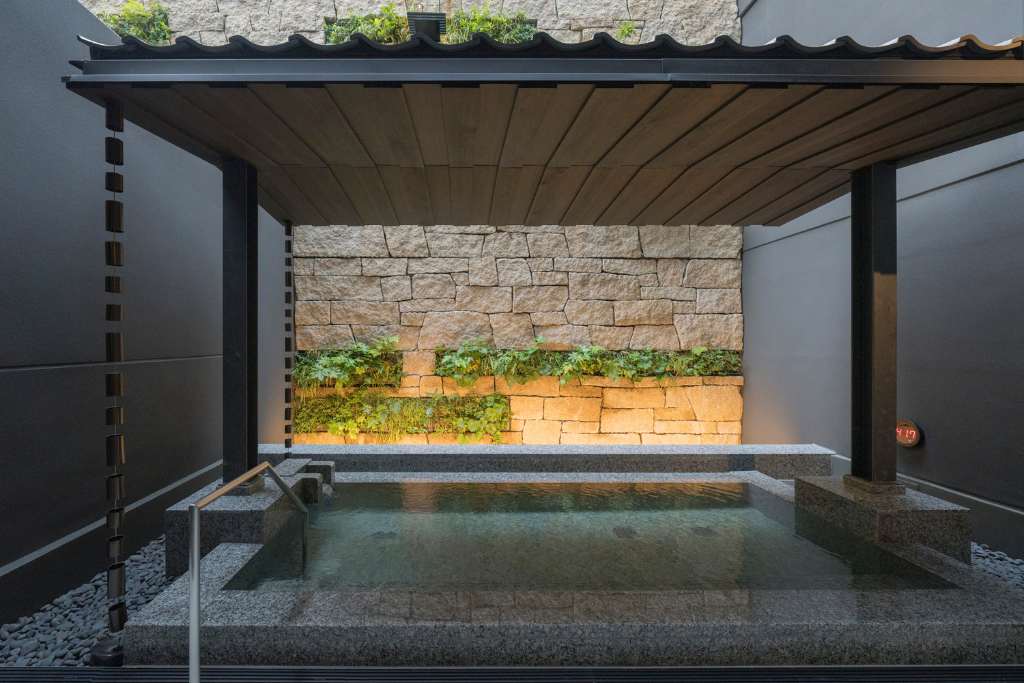 onsen at banyan tree higashiyama kyoto japan