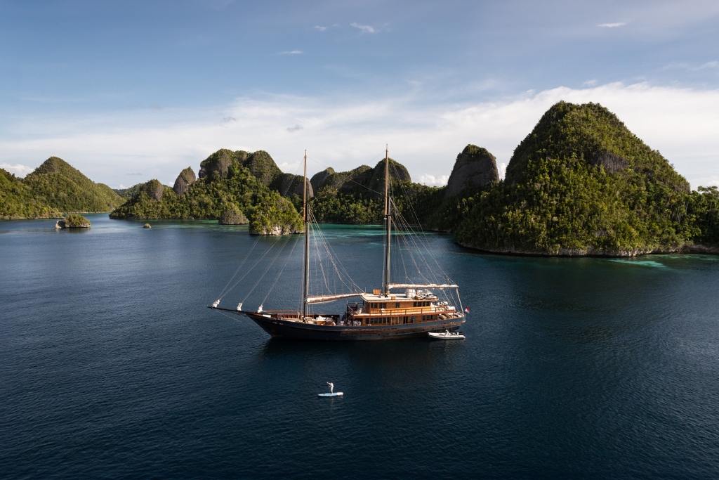 vela ship charter in indonesia