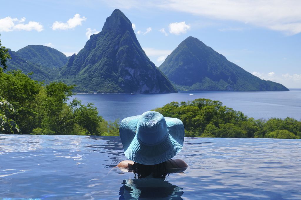 pool overlooking jade mountain resort
