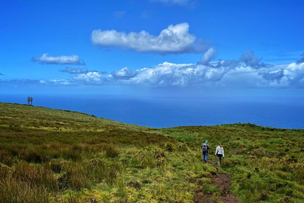 hiking in the azores 