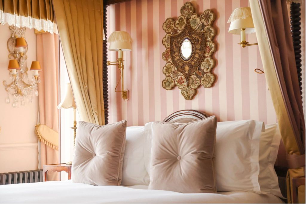 bedroom inside henry's townhouse london 