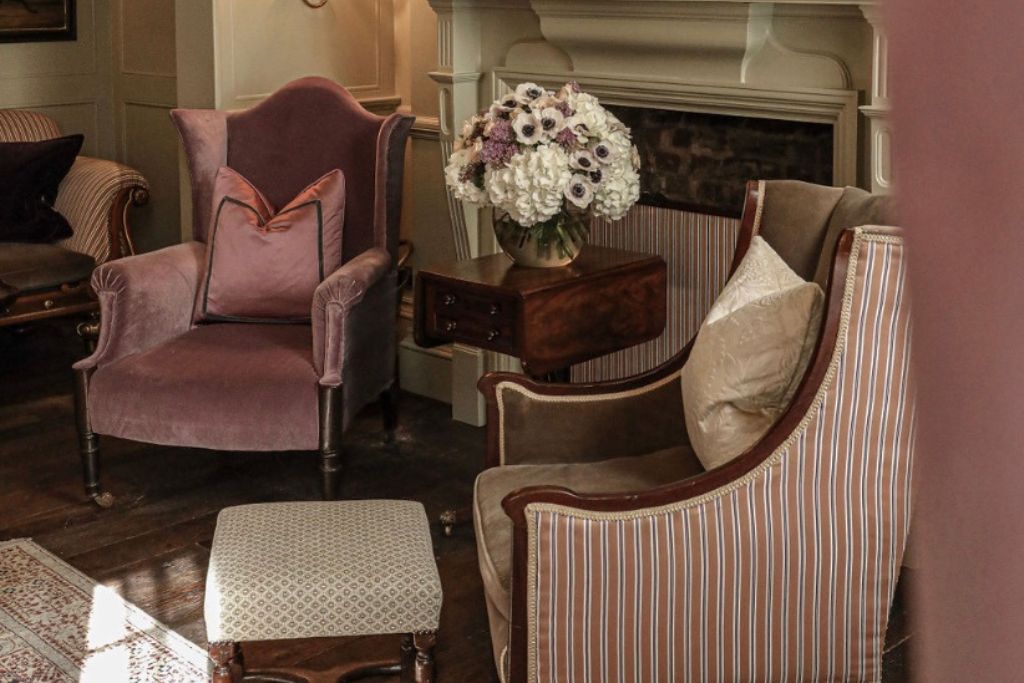 salon lounge area inside henry's townhouse london