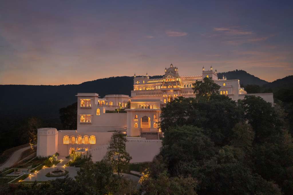 oberoi raigarh palace at night