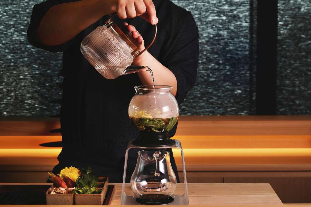 sake pour at jw marriott tokyo