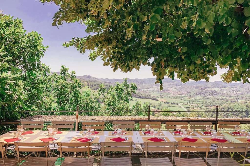 outdoor dining at castle Garrone