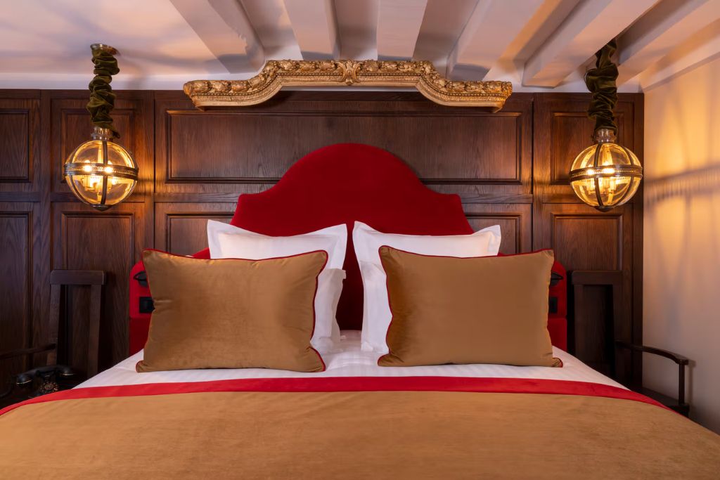 saint-germain-des-pres, france airbnb bedroom