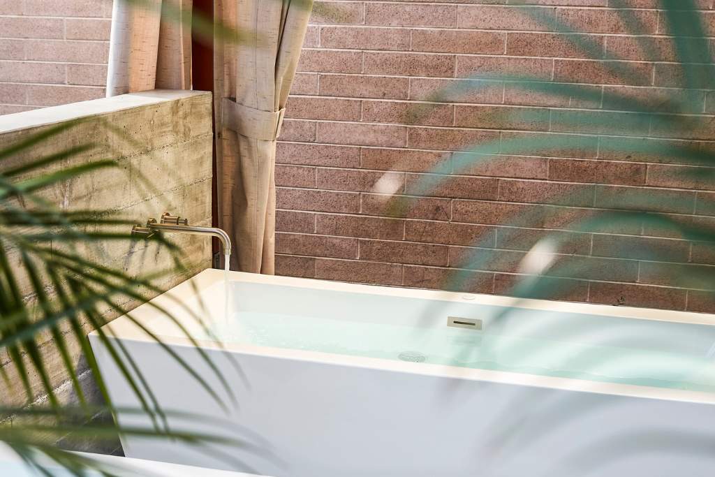 mineral spring baths at dr wilkinsons in calistoga california