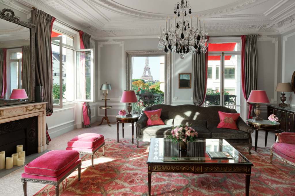 eiffel tower suite at hôtel plaza athénée