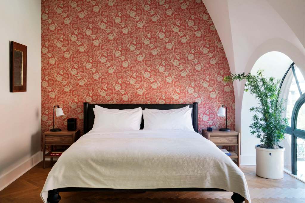 guestroom at the quoin