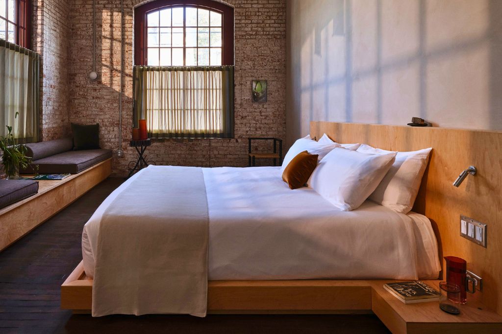 room at pocketbook hudson