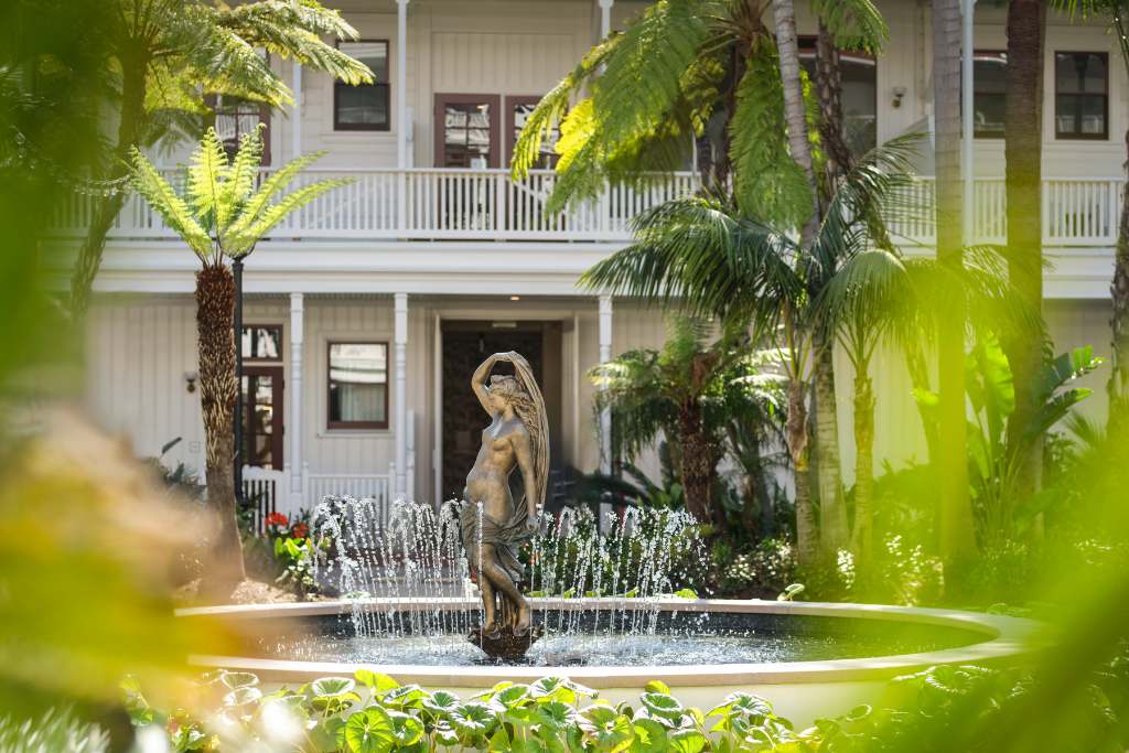 hotel del coronado outdoor fountains and courtyards