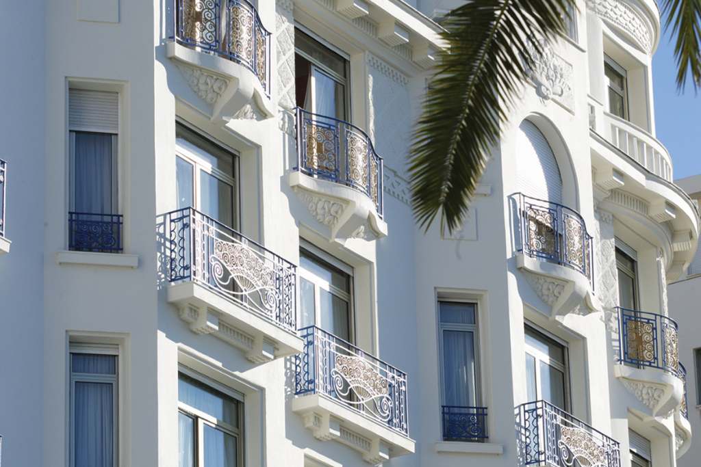 art deco facade hotel martinez cannes