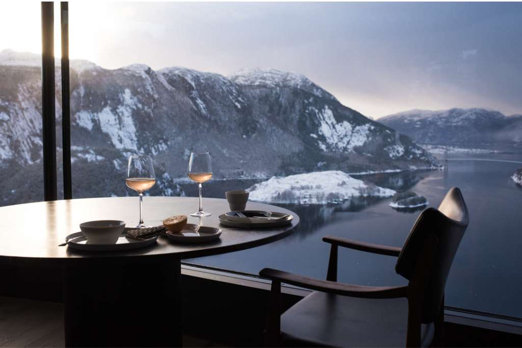 inroom dining at the bolder