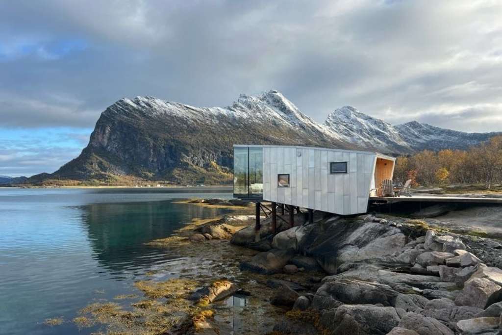 cabin overlooking the mountain an fjord