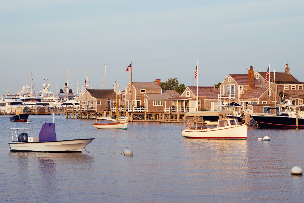 nantucket harbor-side houses and boats