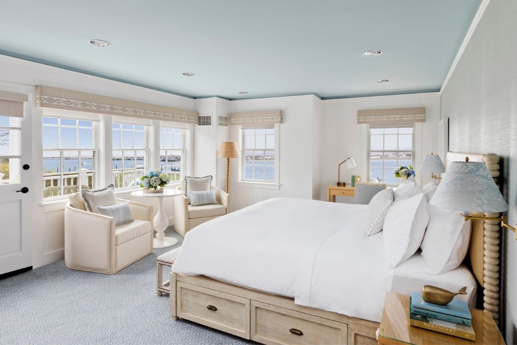 the white elephant hotel room with water views in in nantucket