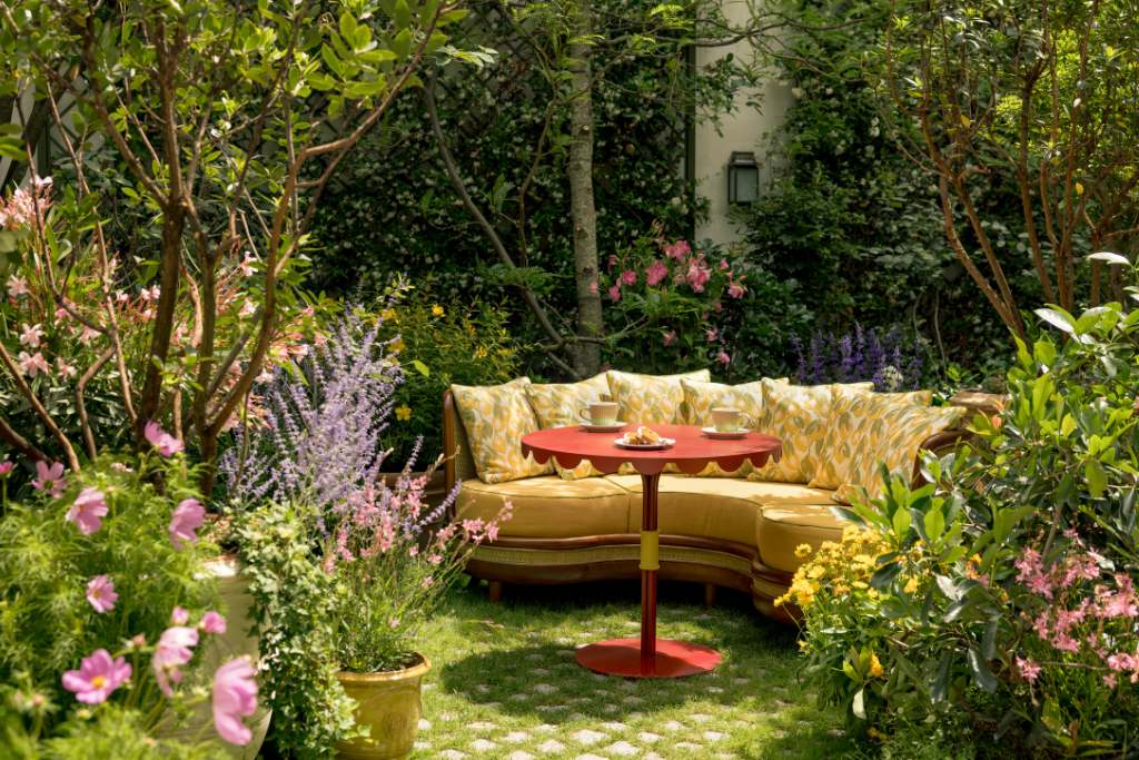 dramatic garden at la fantaisie paris